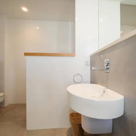 Villa Privada Con Piscina Y Jardin En Chapas, Marbella