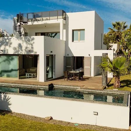 Privada Con Piscina Y Jardin En Chapas, Vila