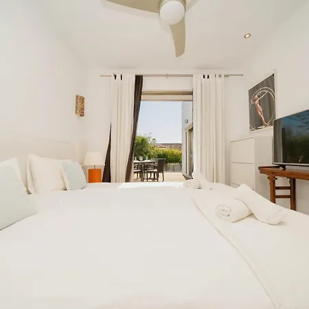 Villa Privada Con Piscina Y Jardin En Chapas, Marbella