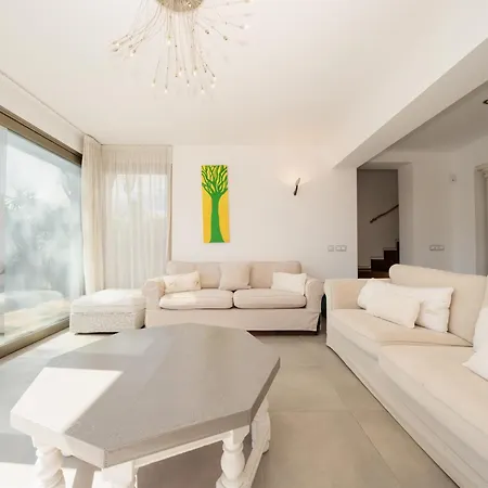 Villa Privada Con Piscina Y Jardin En Chapas, Marbella