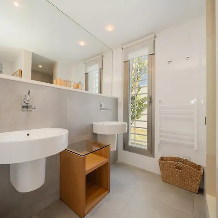 Villa Privada Con Piscina Y Jardin En Chapas, Marbella