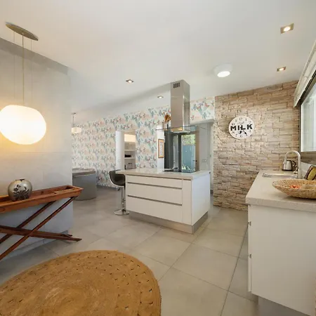 Villa Privada Con Piscina Y Jardin En Chapas,