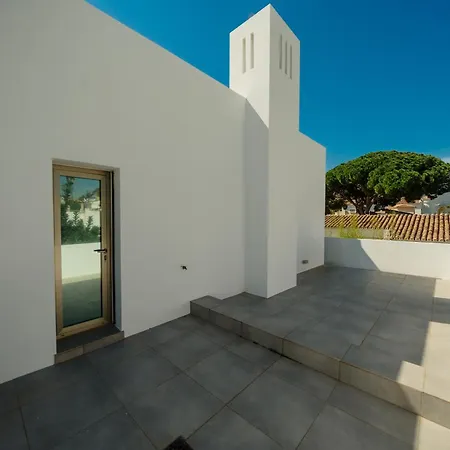 Villa Privada Con Piscina Y Jardin En Chapas, Marbella