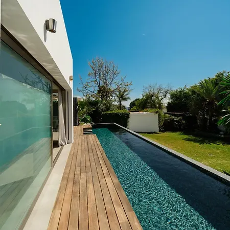 Privada Con Piscina Y Jardin En Chapas, Marbella