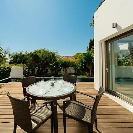 Villa Privada Con Piscina Y Jardin En Chapas, Marbella