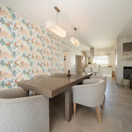 Villa Privada Con Piscina Y Jardin En Chapas, Marbella