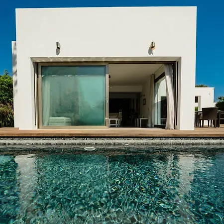 Privada Con Piscina Y Jardin En Chapas, Marbella