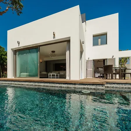 Privada Con Piscina Y Jardin En Chapas,