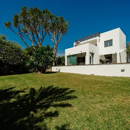 Privada Con Piscina Y Jardin En Chapas, * Marbella
