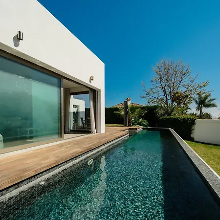 Villa Privada Con Piscina Y Jardin En Chapas, *