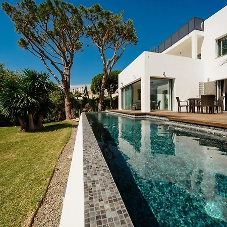 Privada Con Piscina Y Jardin En Chapas, * Marbella
