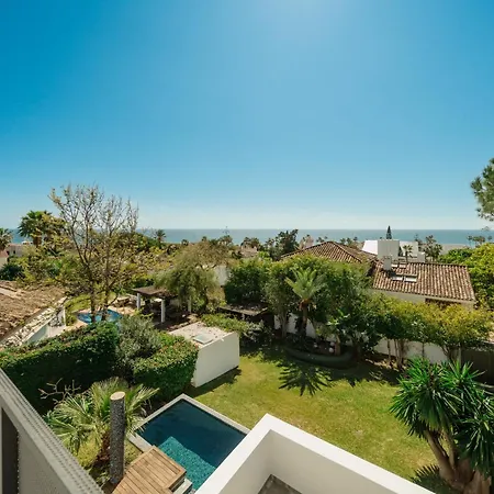 Privada Con Piscina Y Jardin En Chapas, * Marbella