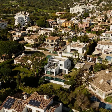 Privada Con Piscina Y Jardin En Chapas, * Marbella