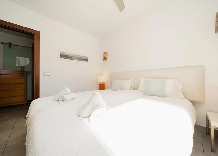 Privada Con Piscina Y Jardin En Chapas, Marbella