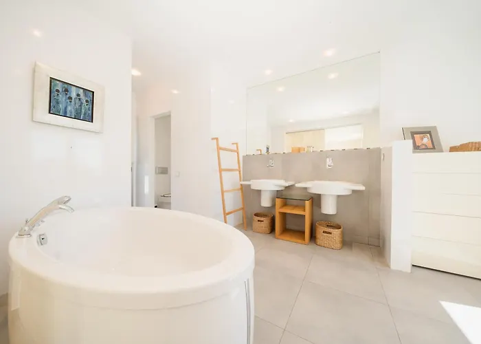 Vila Privada Con Piscina Y Jardin En Chapas, *