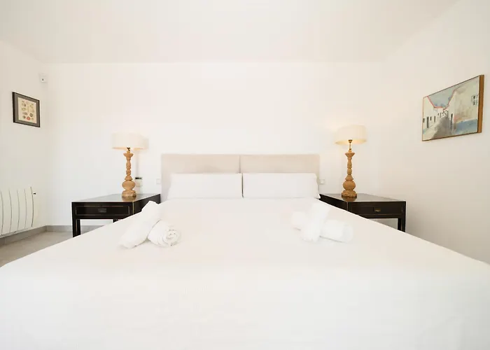 Privada Con Piscina Y Jardin En Chapas, * Marbella
