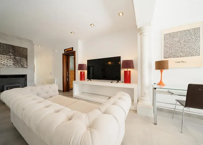 Privada Con Piscina Y Jardin En Chapas, * Marbella