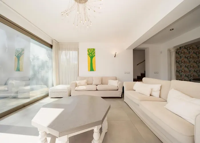 ヴィラ Privada Con Piscina Y Jardin En Chapas, マルベーリャ