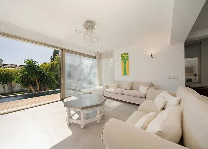 Vila Privada Con Piscina Y Jardin En Chapas, *