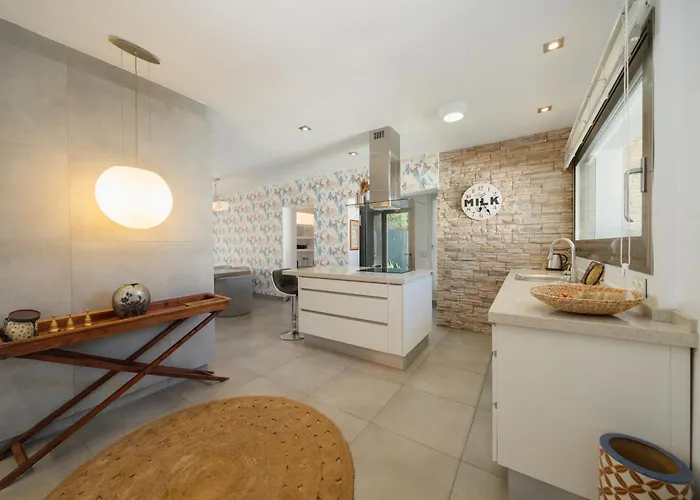 Vila Privada Con Piscina Y Jardin En Chapas,