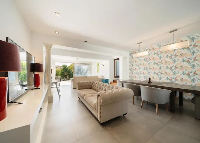 Vila Privada Con Piscina Y Jardin En Chapas, *