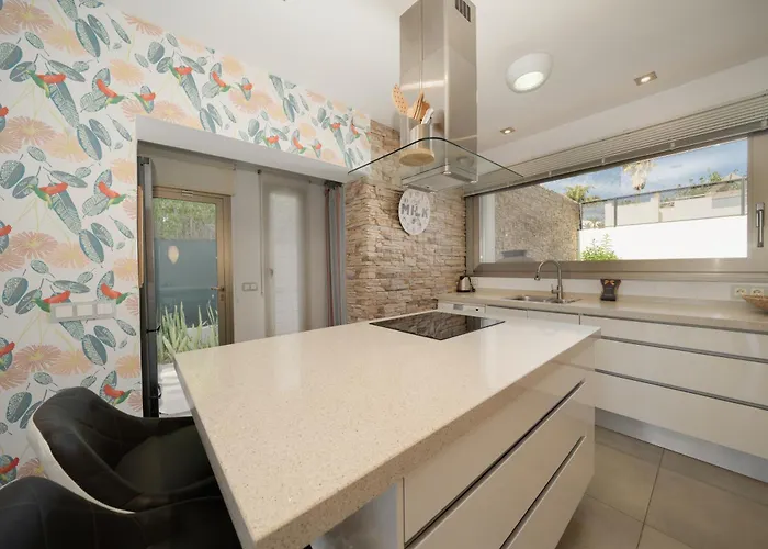 Privada Con Piscina Y Jardin En Chapas, * Marbella