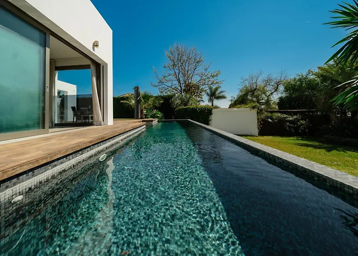 Vila Privada Con Piscina Y Jardin En Chapas, *