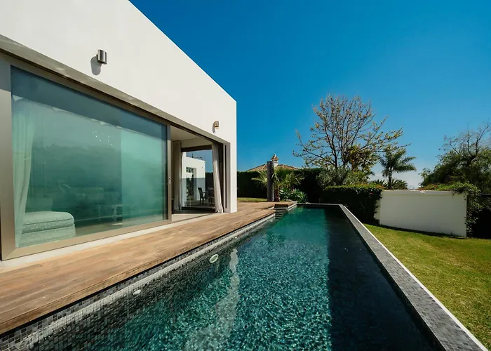 Vila Privada Con Piscina Y Jardin En Chapas, *
