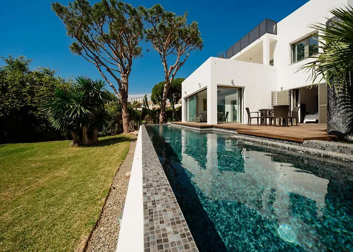 Privada Con Piscina Y Jardin En Chapas, * Marbella