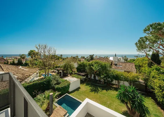 Privada Con Piscina Y Jardin En Chapas, * Marbella