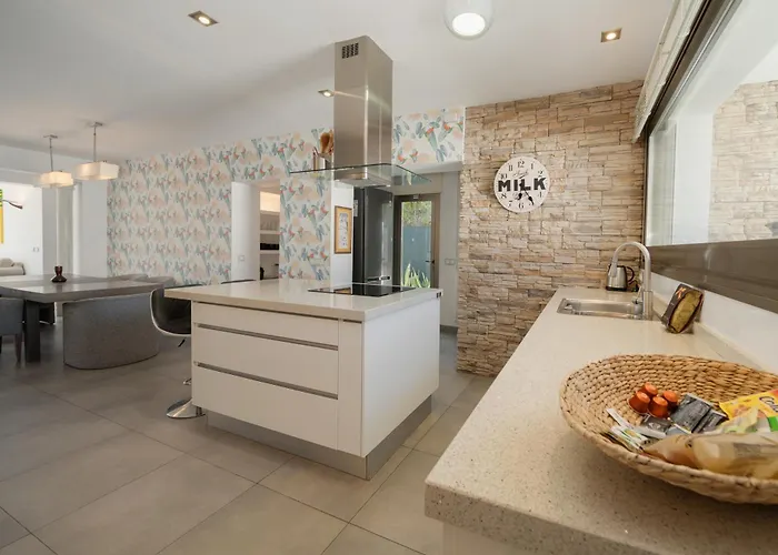 Privada Con Piscina Y Jardin En Chapas, Vila Marbella