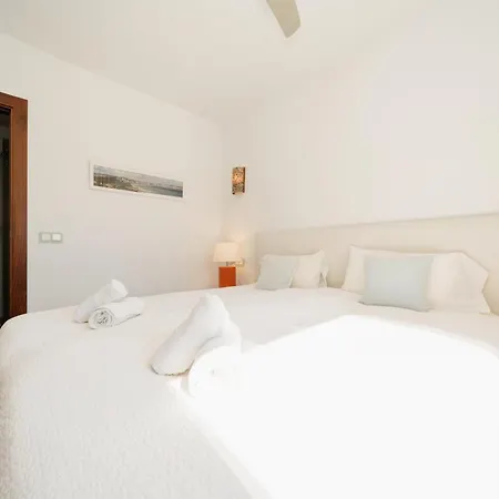 Privada Con Piscina Y Jardin En Chapas, Marbella